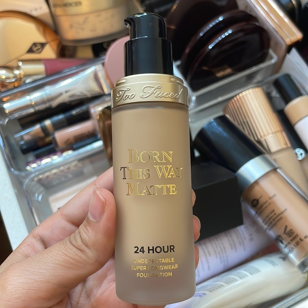 Too faced born this way Marte foundation